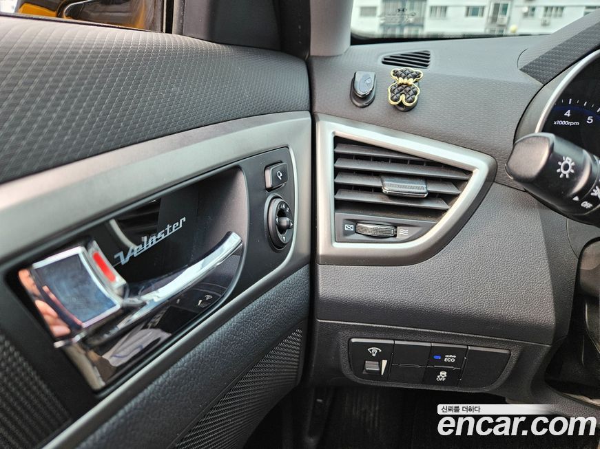 Hyundai Veloster 2012