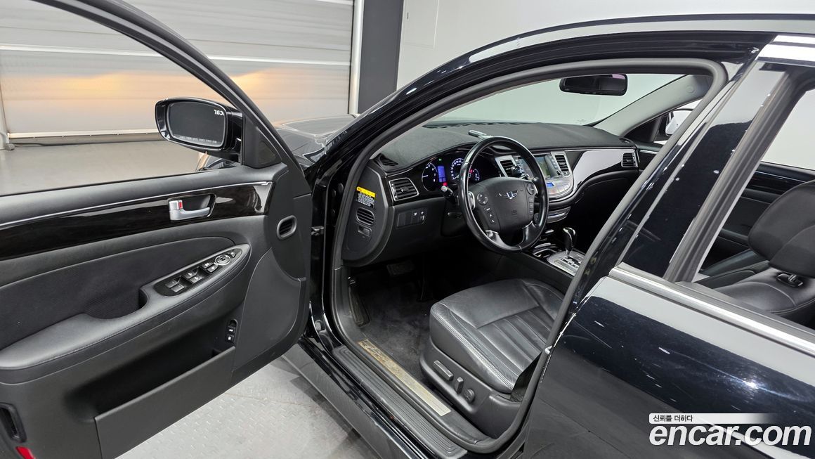 Hyundai Genesis 2013