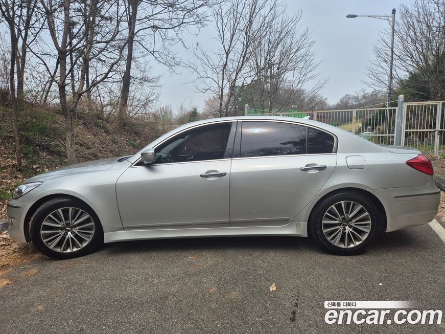 Hyundai Genesis 2013