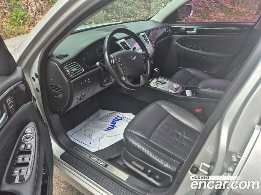 Hyundai Genesis 2013