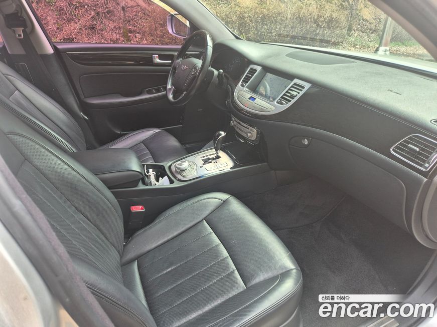 Hyundai Genesis 2013