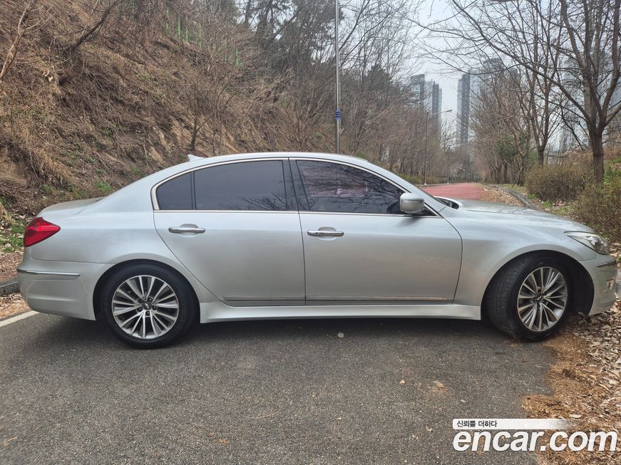 Hyundai Genesis 2013