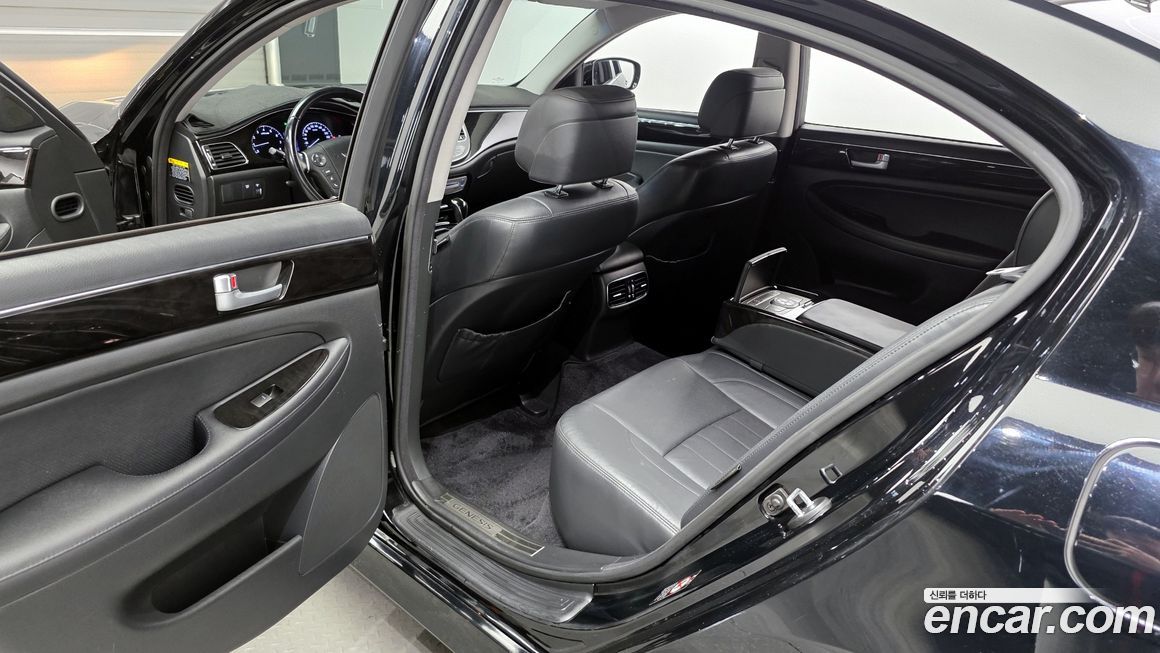 Hyundai Genesis 2013