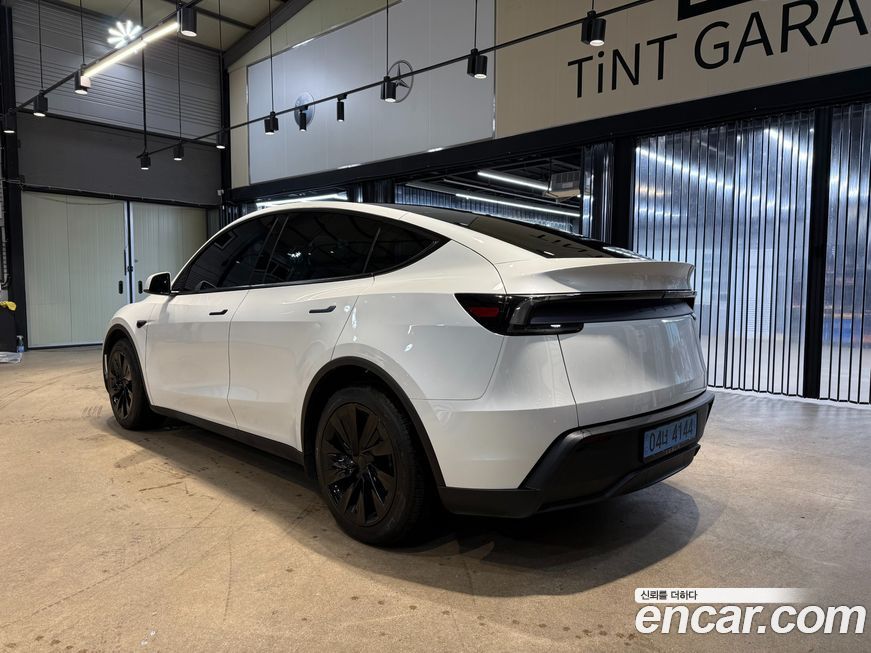 Tesla Model Y 2025