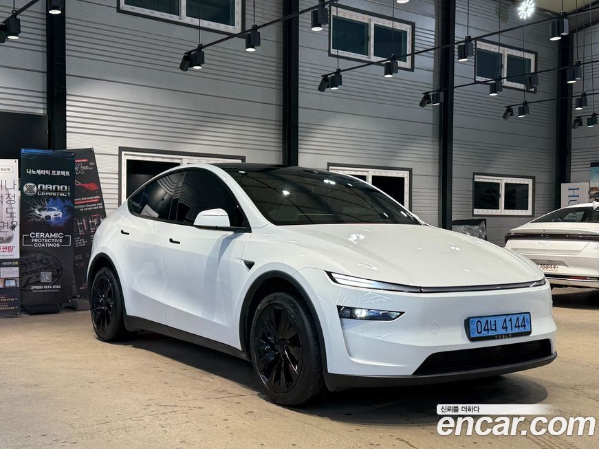 Tesla Model Y 2025