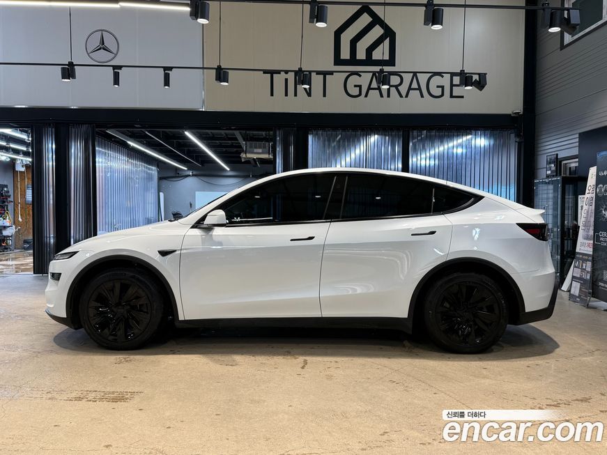 Tesla Model Y 2025