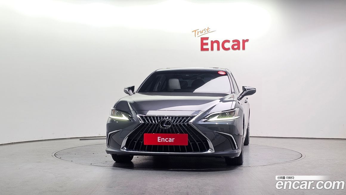 Lexus ES 2023