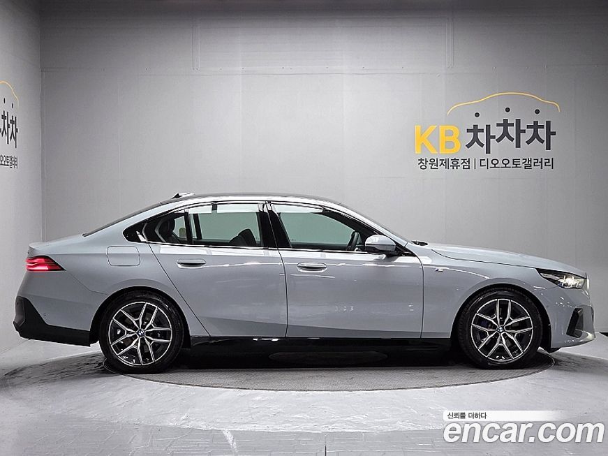 BMW 5-Series 2025