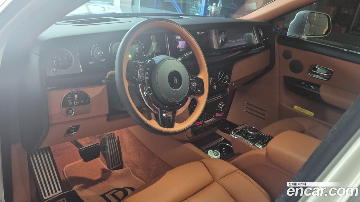 Rolls-Royce Phantom 2025