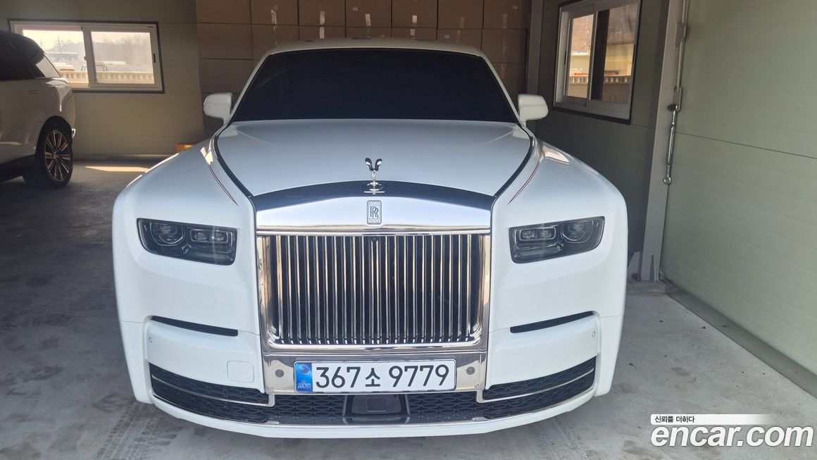 Rolls-Royce Phantom 2025