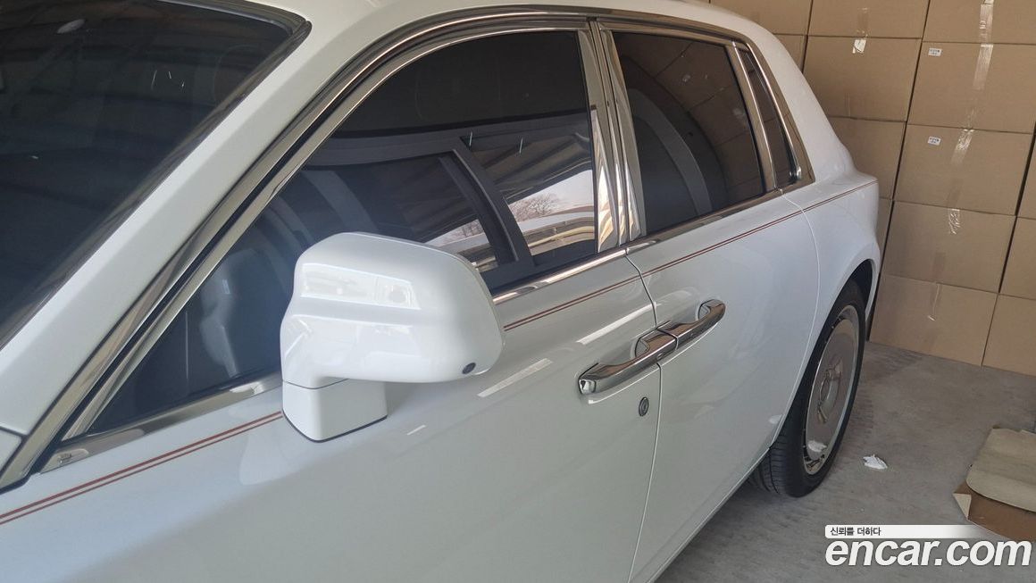 Rolls-Royce Phantom 2025