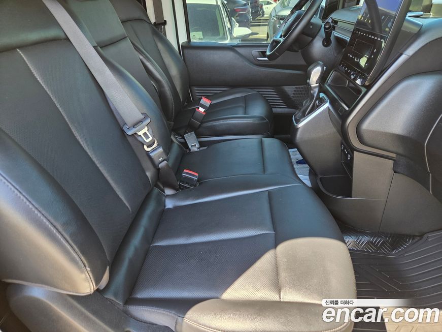 Hyundai Staria 2025