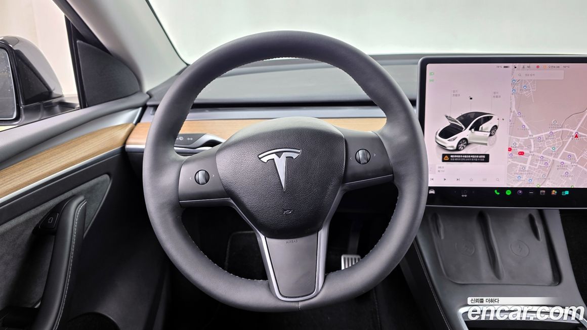 Tesla Model Y 2024