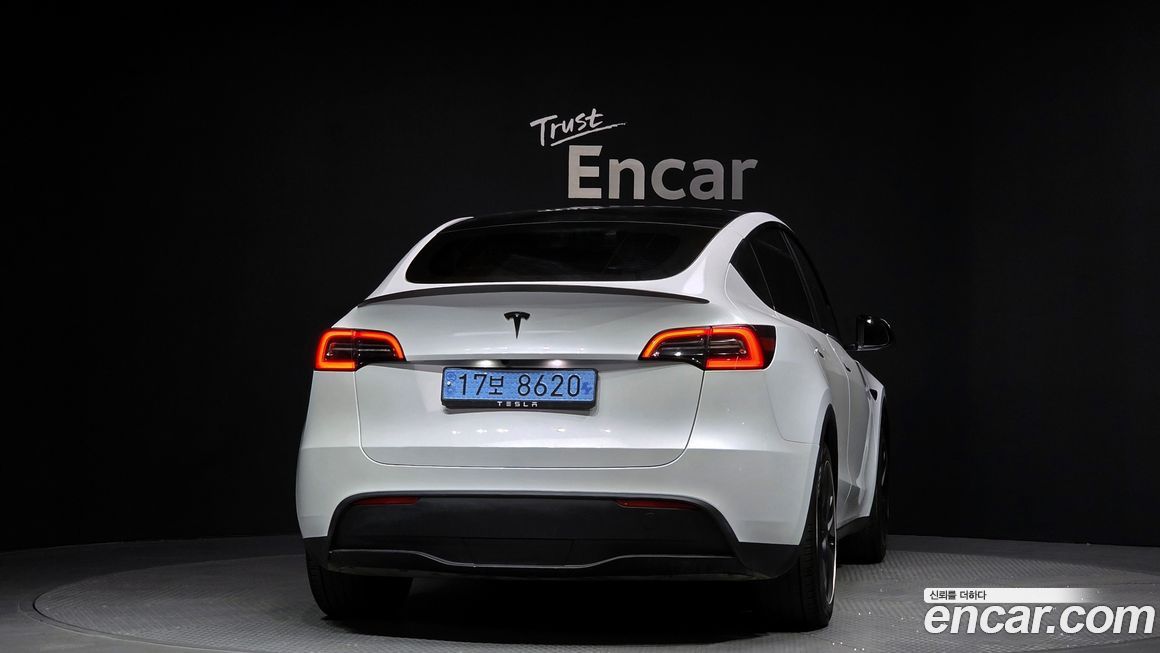 Tesla Model Y 2024