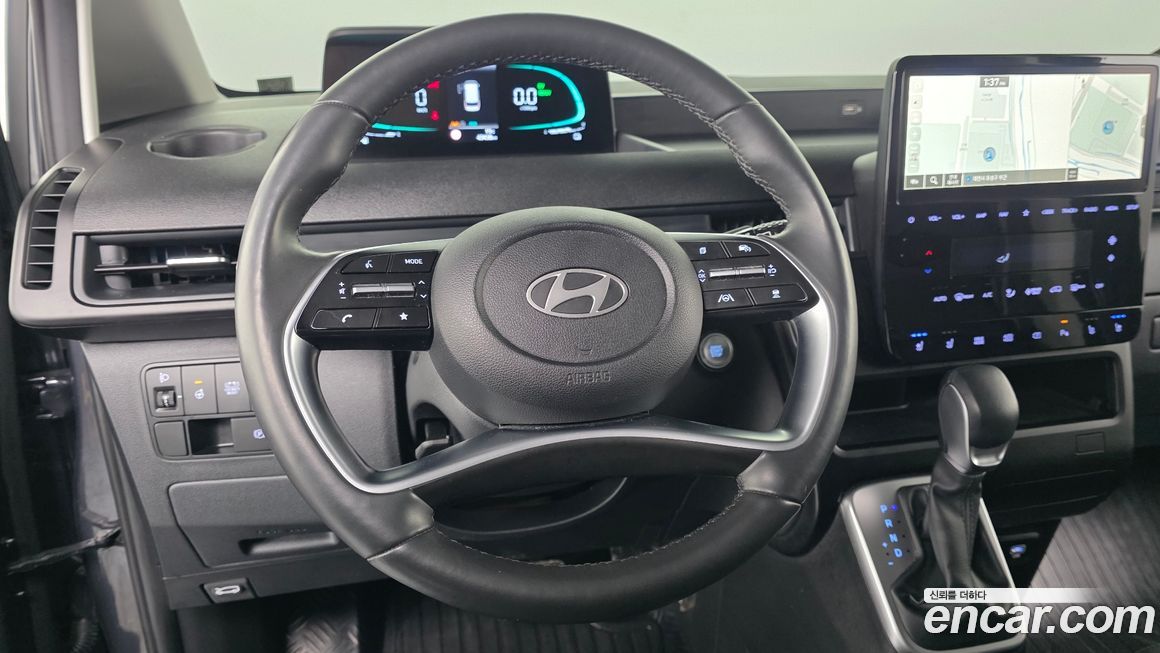 Hyundai Staria 2025