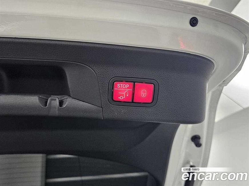 Mercedes-Benz GLC-Class 2023