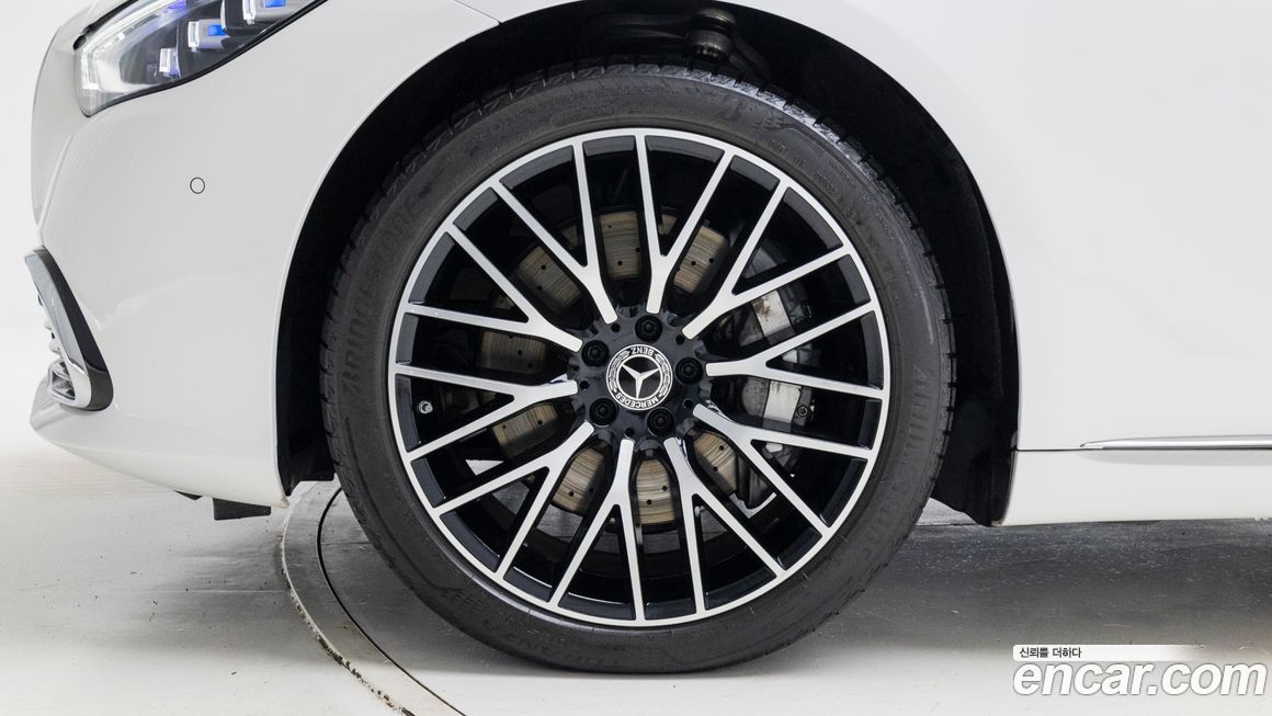 Mercedes-Benz S-Class 2025