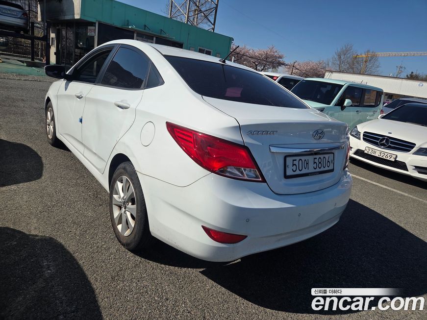 Hyundai Accent 2015