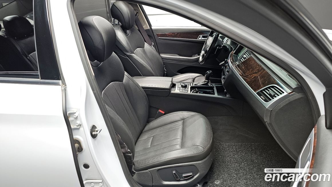 Hyundai Genesis 2016