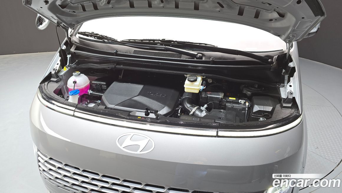 Hyundai Staria 2025
