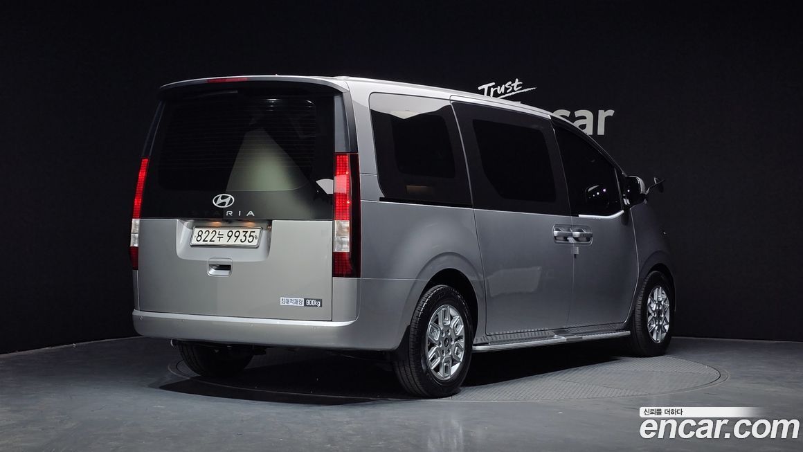 Hyundai Staria 2025