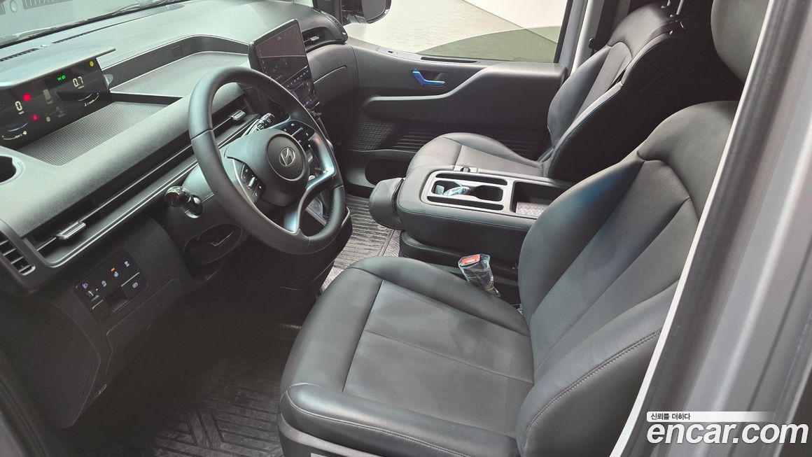 Hyundai Staria 2025