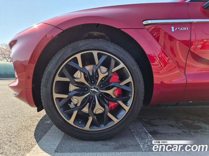 Astonmartin DBX 2021