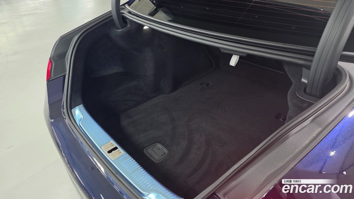 Mercedes-Benz S-Class 2025