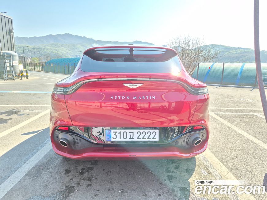 Astonmartin DBX 2021