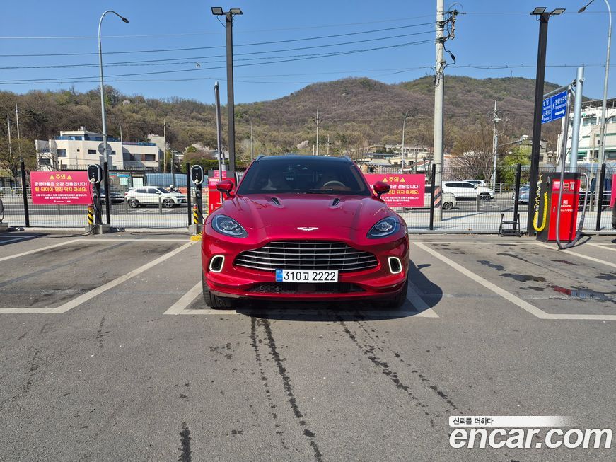 Astonmartin DBX 2021