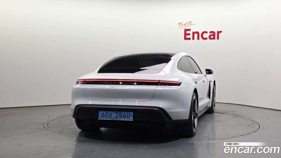 Porsche Taycan 2025