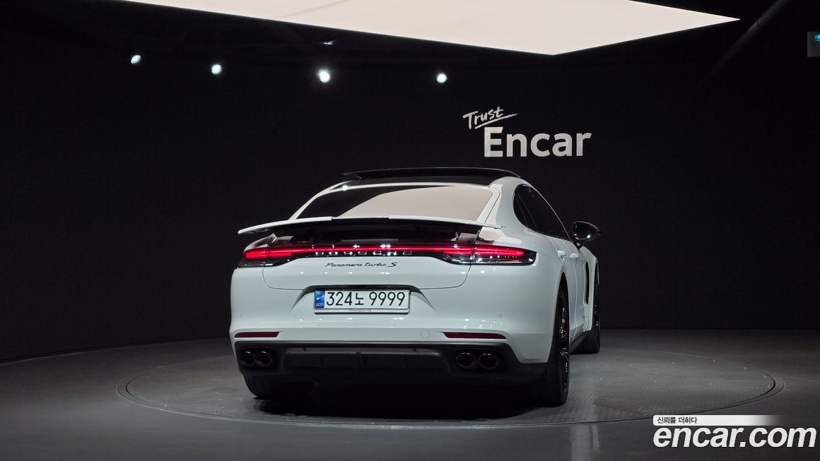 Porsche Panamera 2023