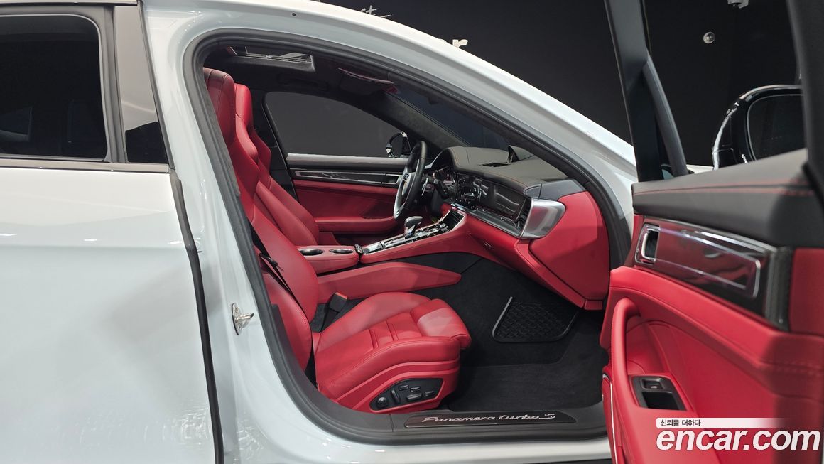 Porsche Panamera 2023