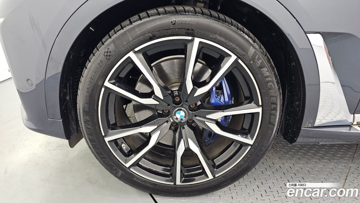 BMW X7 2021