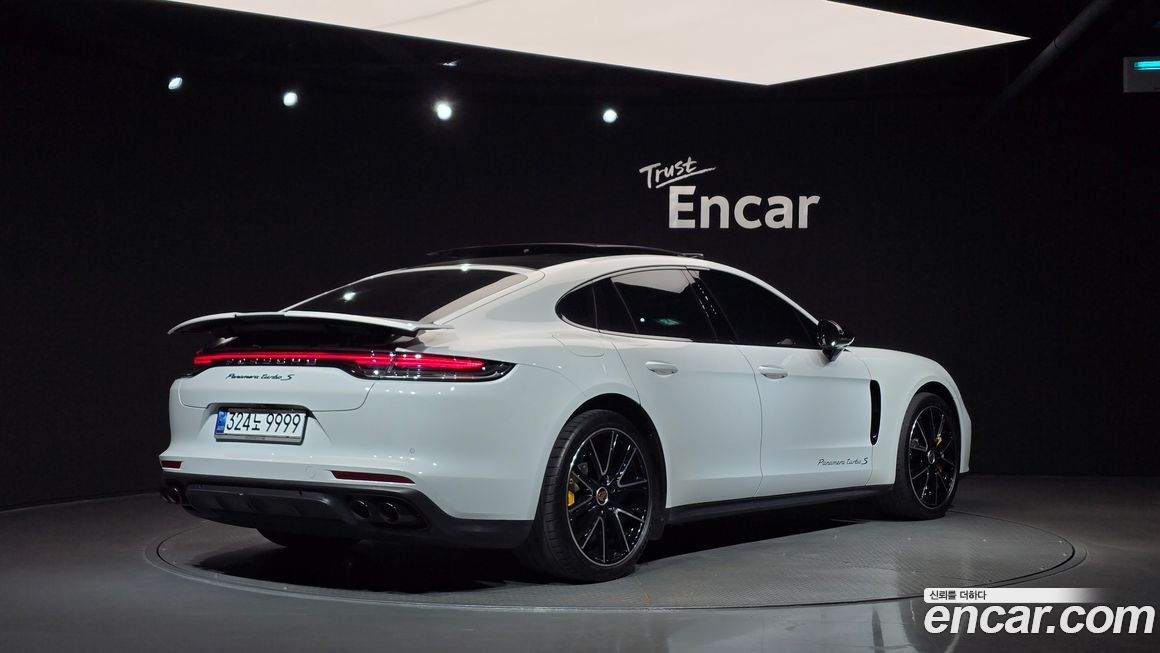 Porsche Panamera 2023