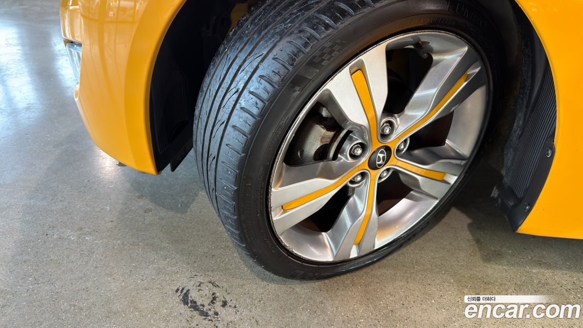 Hyundai Veloster 2013