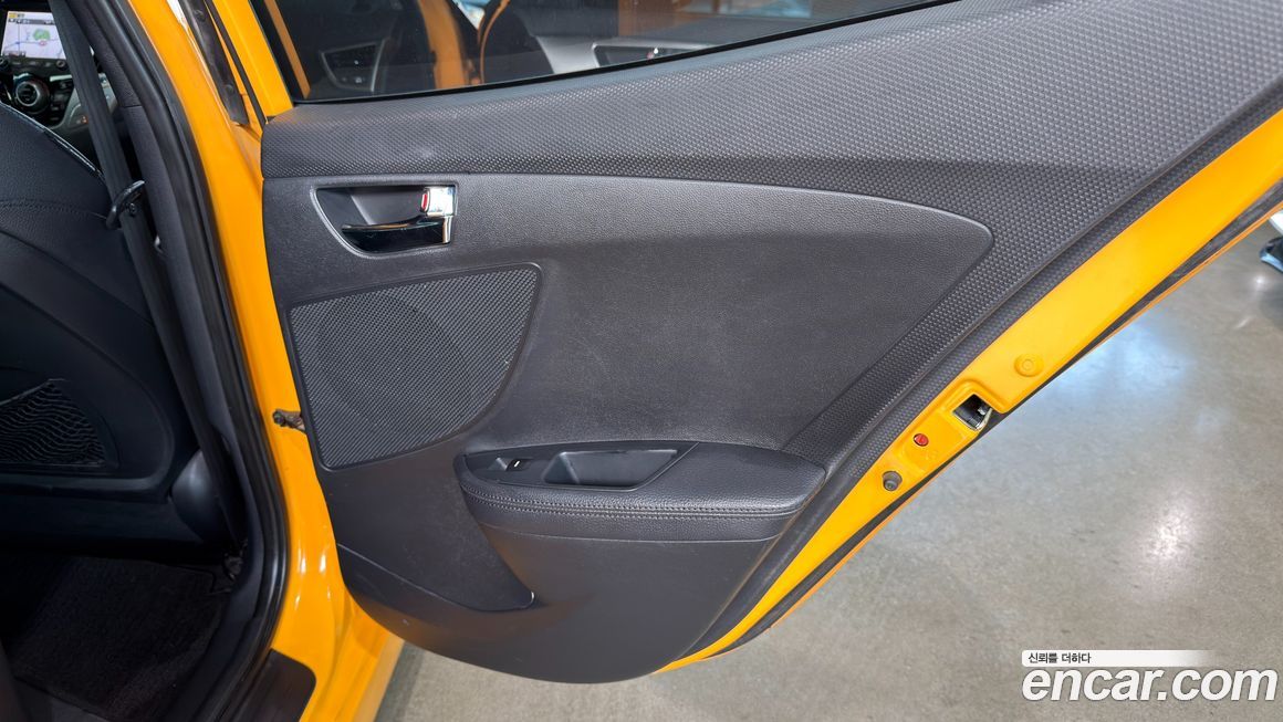 Hyundai Veloster 2013