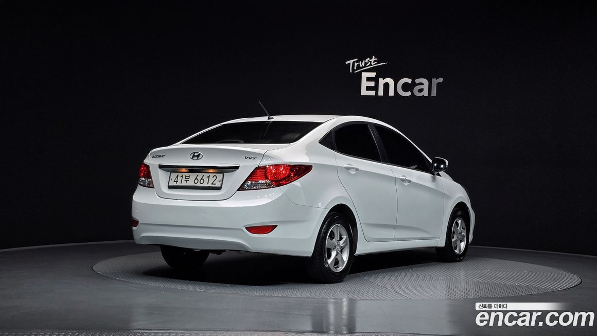 Hyundai Accent 2015