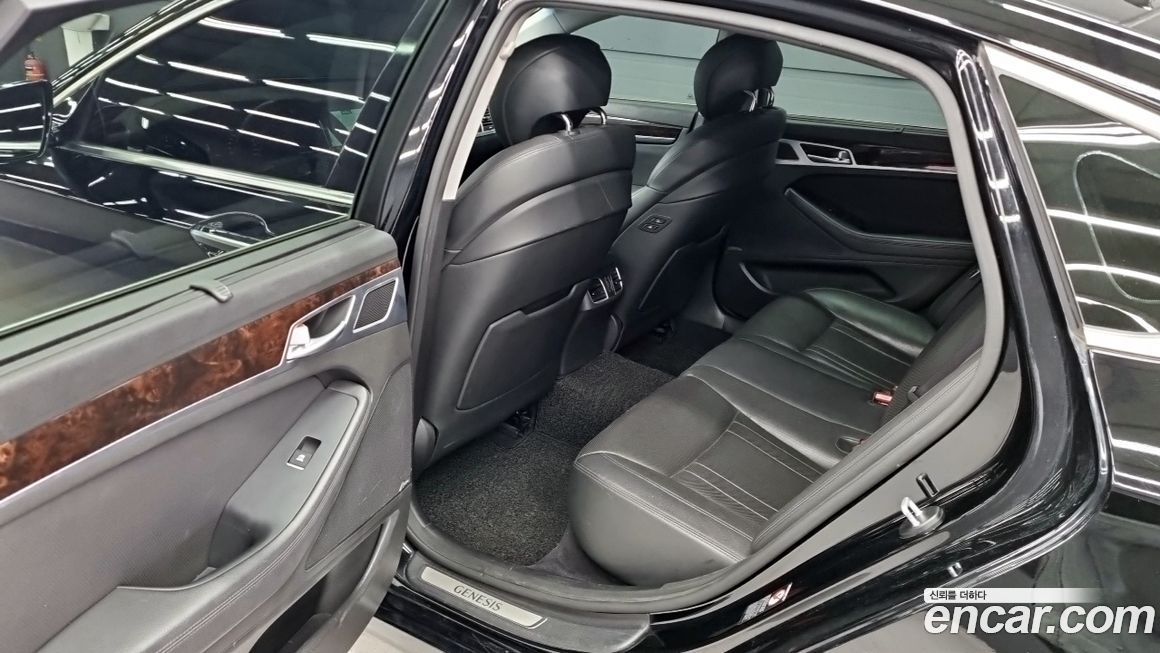 Hyundai Genesis 2016