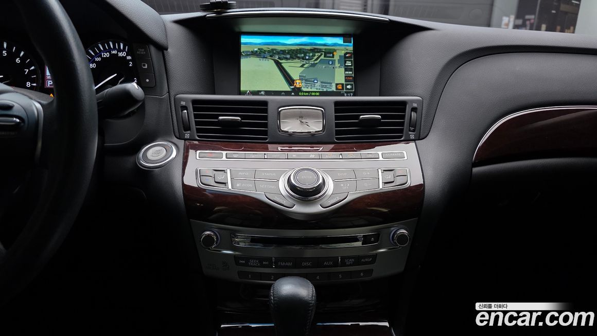 Infiniti Q70 2016
