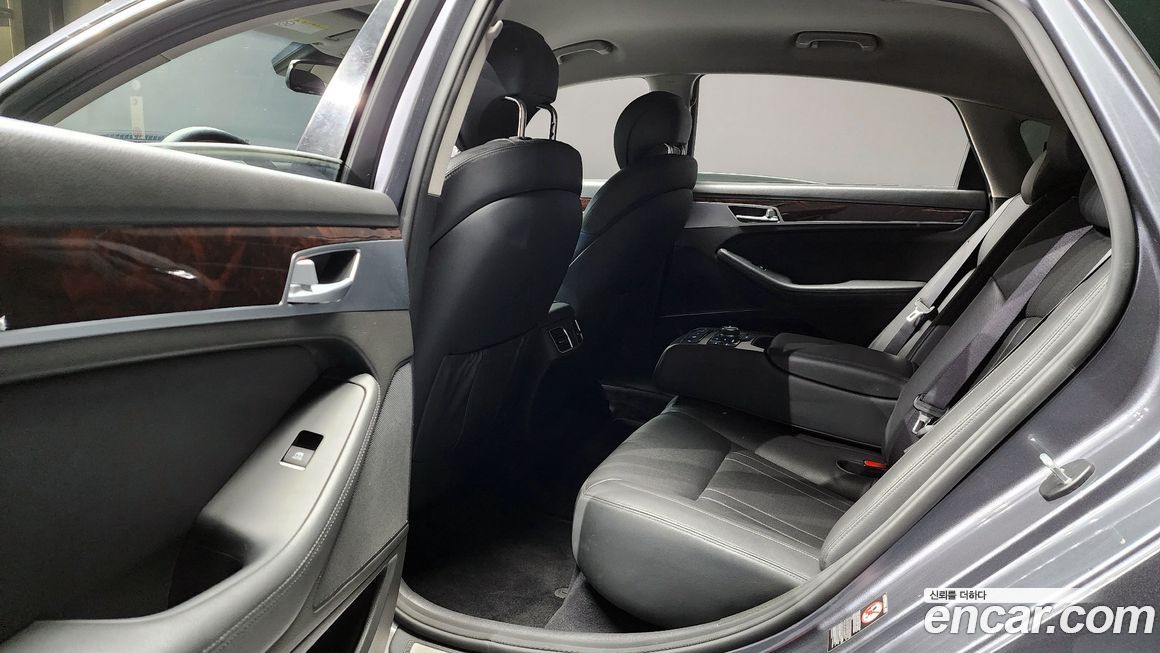 Hyundai Genesis 2016