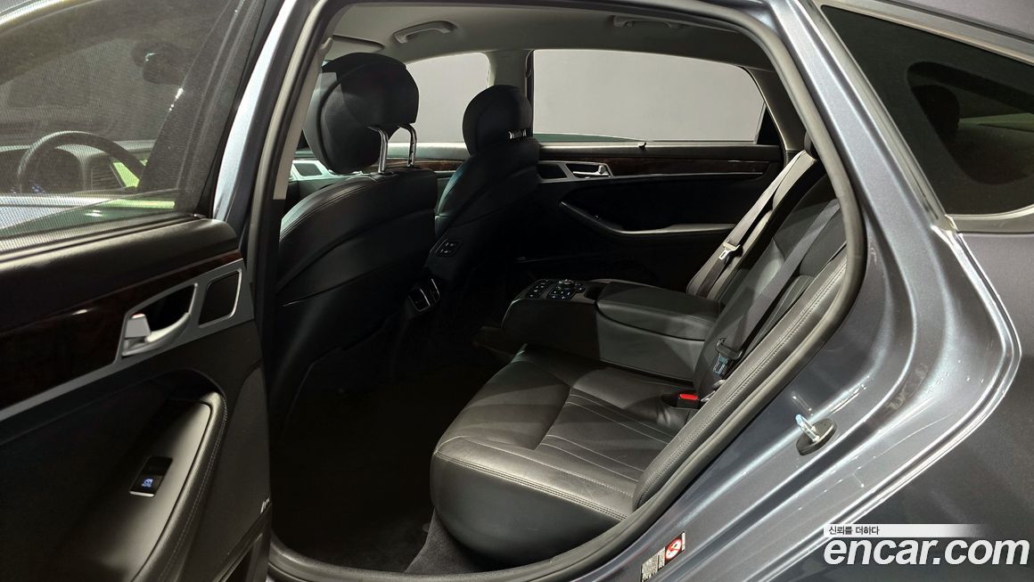 Hyundai Genesis 2016