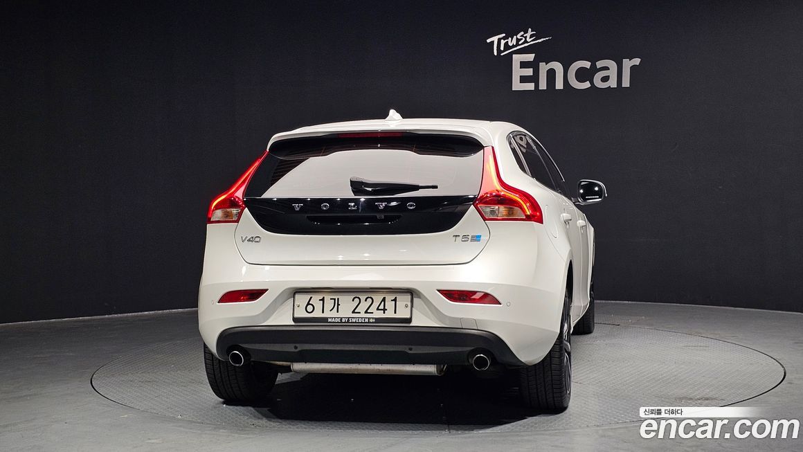 Volvo V40 2018