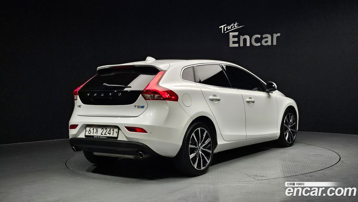 Volvo V40 2018