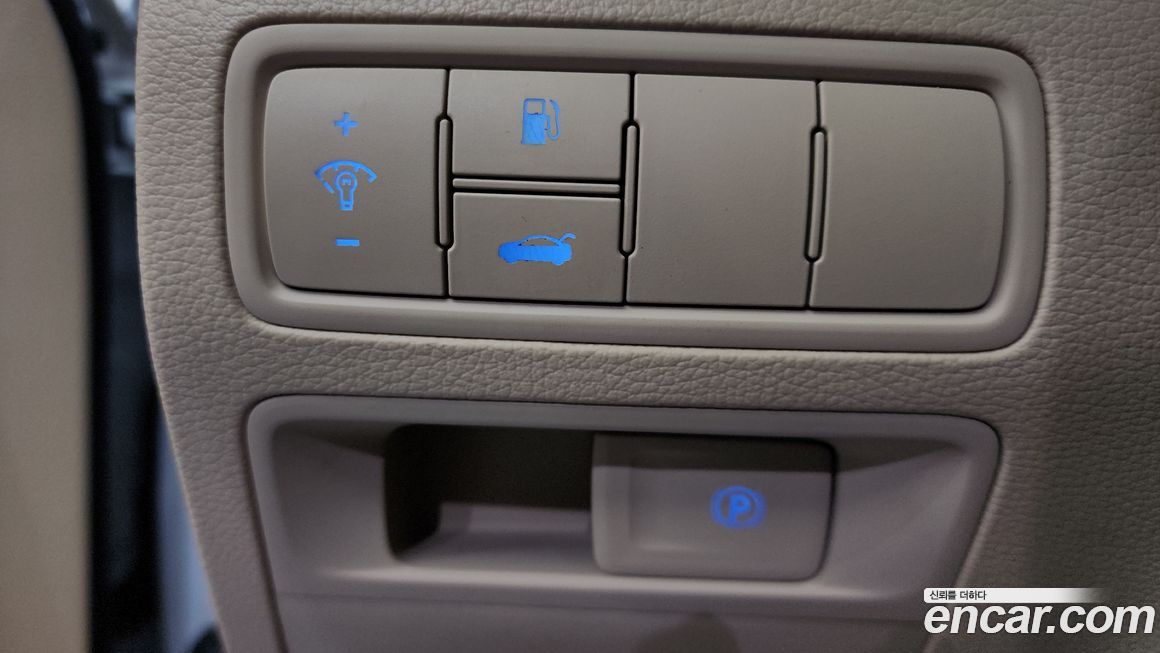 Hyundai Genesis 2016