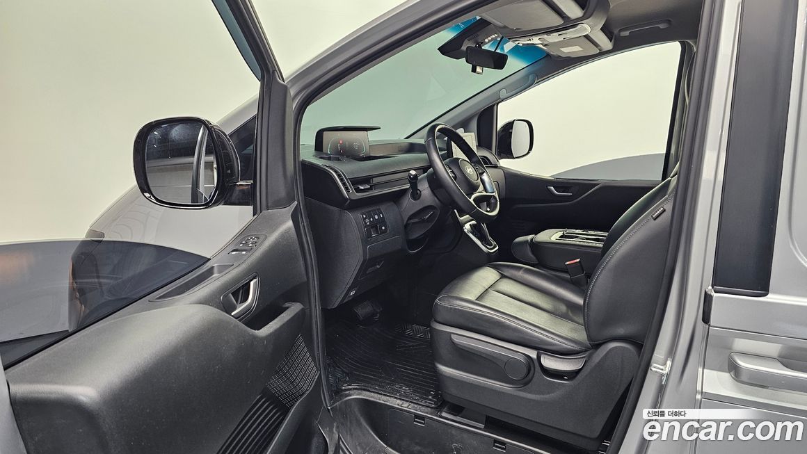 Hyundai Staria 2025