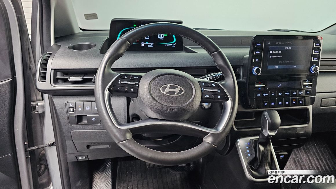 Hyundai Staria 2025