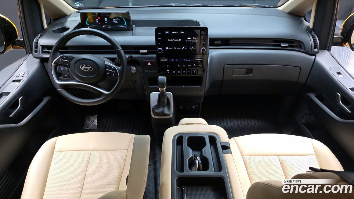 Hyundai Staria 2025
