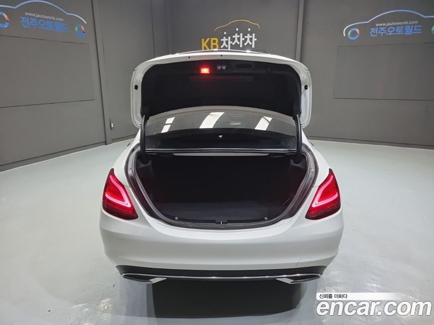 Mercedes-Benz C-Class 2020