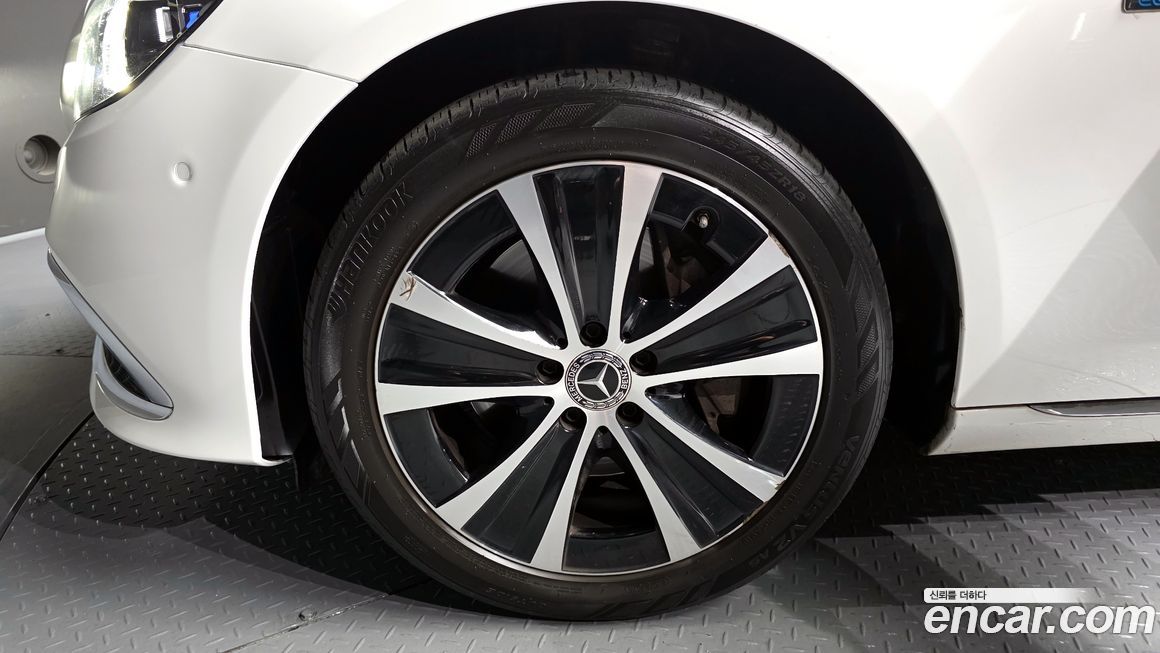 Mercedes-Benz E-Class 2021